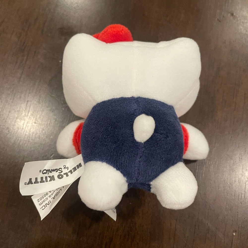 Hello Kitty Plushie - Picture 3 of 5